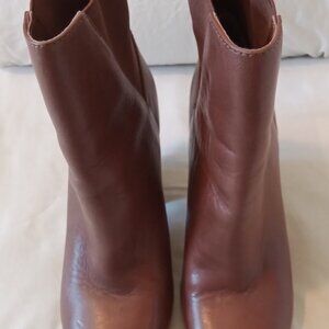 Women' s heeled, BCBGeneration, ankle boots, brown, size 6M.